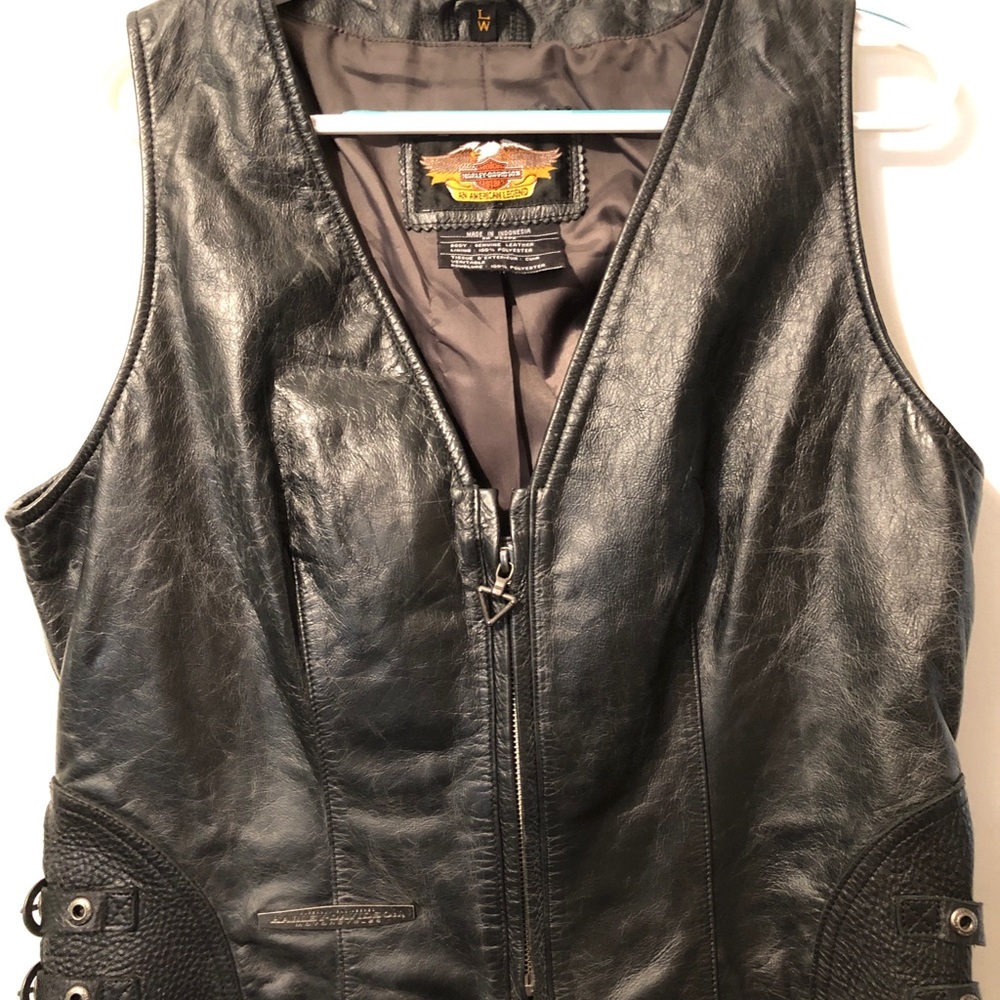 Women black leather Harley Davidson vest like new